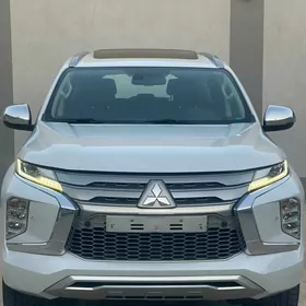 Mitsubishi Pajero 2020