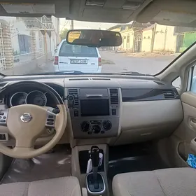 Nissan Versa 2010