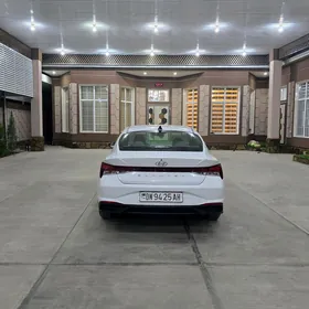 Hyundai Elantra 2021