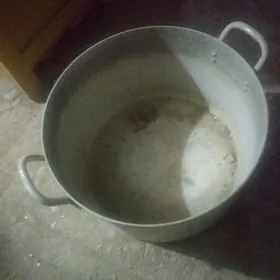 Алюминиевая кастрюля