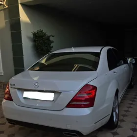 Mercedes-Benz S-Class 2010