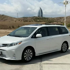 Toyota Sienna 2019