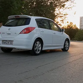 Nissan Versa 2011