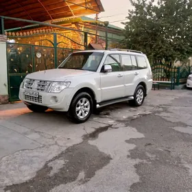 Mitsubishi Pajero 2014