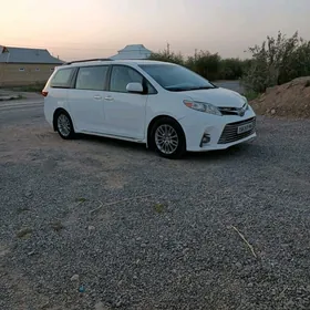 Toyota Sienna 2016