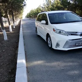 Toyota Sienna 2018