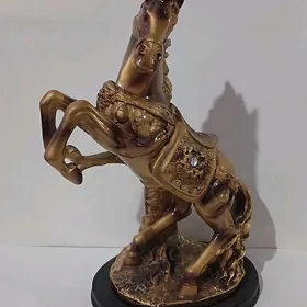 Suweÿnir At