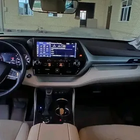 Toyota Highlander 2021