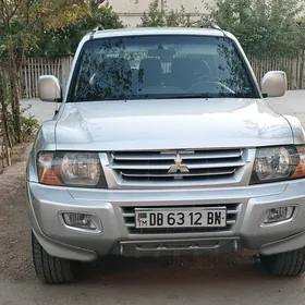 Mitsubishi Montero 2002