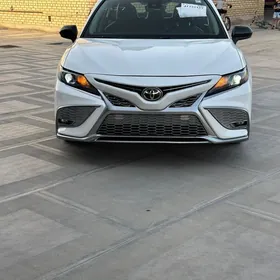 Toyota Camry 2021