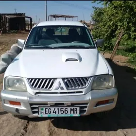 Mitsubishi L200 2005
