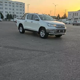 Toyota Hilux 2016