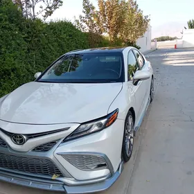 Toyota Camry 2021
