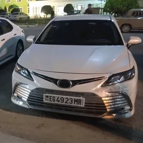 Toyota Camry 2021