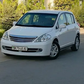 Nissan Versa 2012