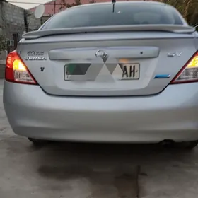 Nissan Versa 2012