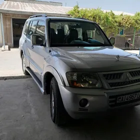 Mitsubishi Pajero 2004