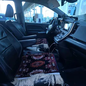 Toyota Sienna 2019