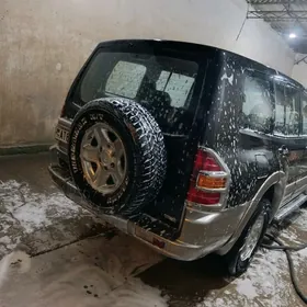 Mitsubishi Pajero 2002