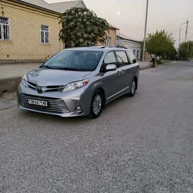 Toyota Sienna 2020