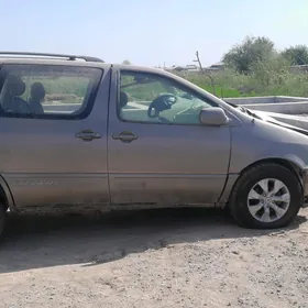 Toyota Sienna 1999