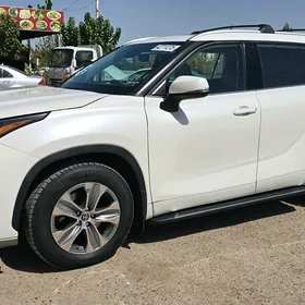 Toyota Highlander 2022