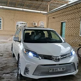 Toyota Sienna 2019