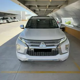 Mitsubishi Pajero 2020