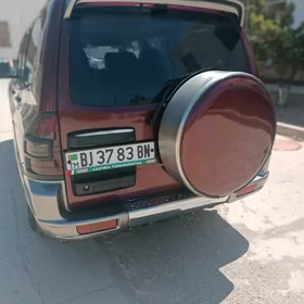 Mitsubishi Montero 2002