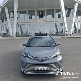 Toyota Sienna 2022