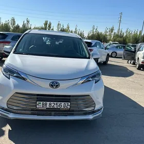 Toyota Sienna 2022