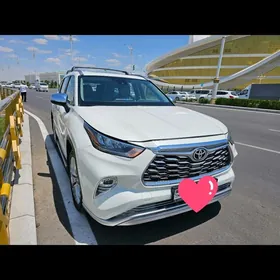 Toyota Highlander 2021