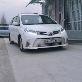 Toyota Sienna 2016