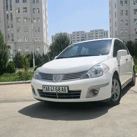 Nissan Versa 2011