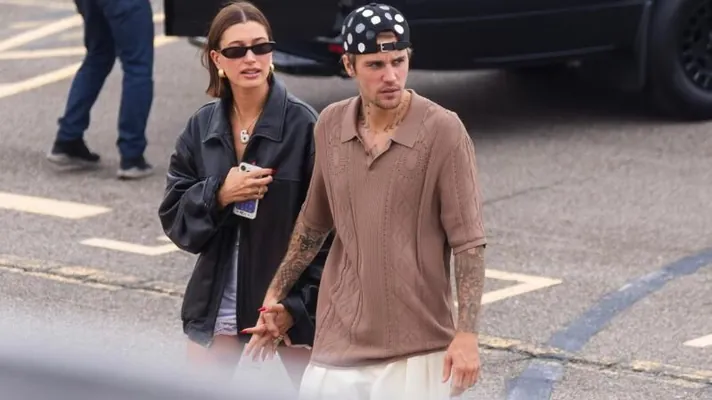 Jastin Biber täze Swag II albomyny çykardy. Bu iýuldaky albomynyň dowamy boldy