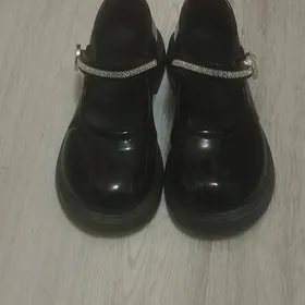 Gyzlaryñ okuw ayakgaby