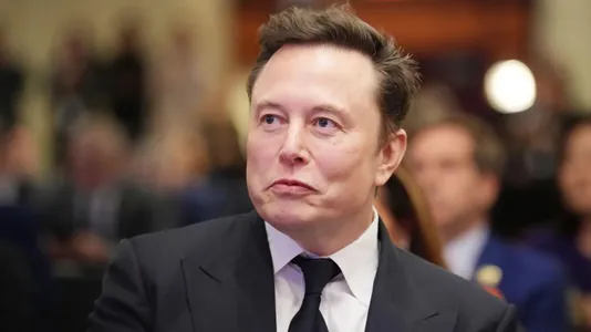 Tesla Maska 10 ýyl zähmet hakyndan ýüz öwrüp, 1 trln dollarlyk paýnama almagy teklip etdi