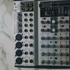 Pult Behringer 1202