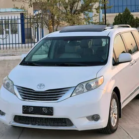 Toyota Sienna 2011