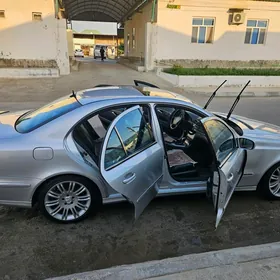 Mercedes-Benz E320 2004