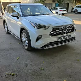 Toyota Highlander 2021