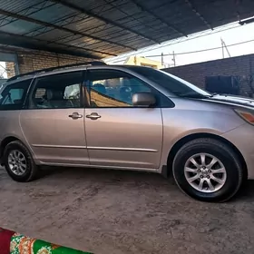 Toyota Sienna 2004