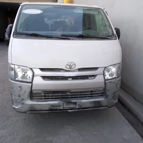 Toyota Hiace 2022