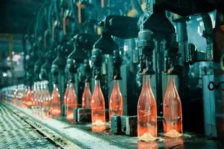 Сердар Бердымухамедов ввёл в строй новый цех по производству стекольной продукции