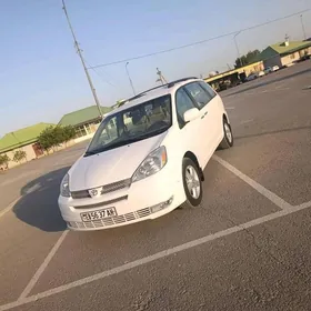 Toyota Sienna 2004