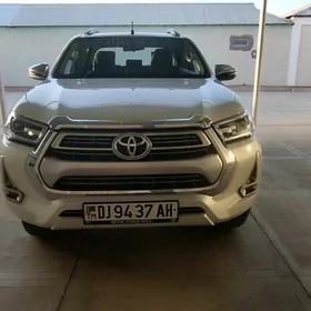 Toyota Hilux 2023