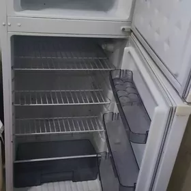 продается холодильник