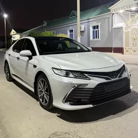 Toyota Camry 2021