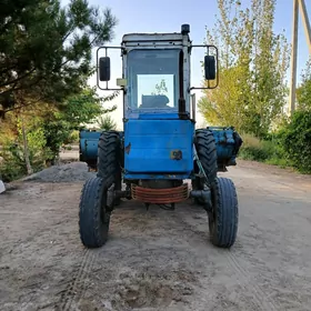 MTZ T-28 2001