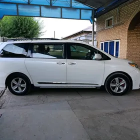 Toyota Sienna 2011